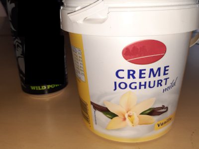 Raupys und Elias heutiges Menü: „Joghurt und Energy“