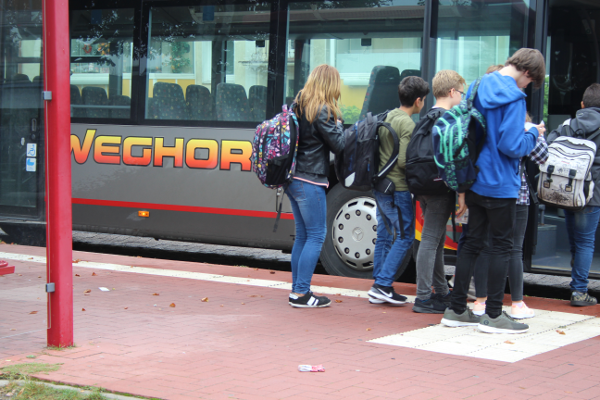 Fünftklässler in der „Busschule“