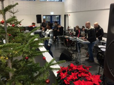 Schulband gibt Minikonzert