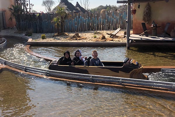 Wasserbahn macht alle nass